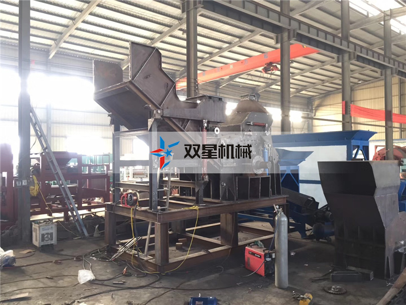 <a href='http://m.greeniq-systems.com/' target='_blank'><span>金屬粉碎機(jī)</span></a>生產(chǎn)車(chē)間實(shí)拍