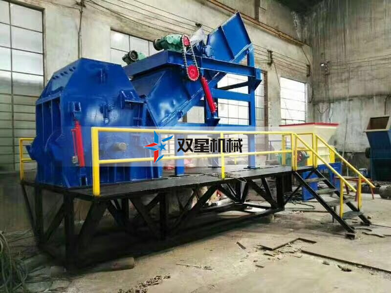廢鐵粉碎機(jī)設(shè)備多少錢？移動(dòng)的、固定的哪種效果好
