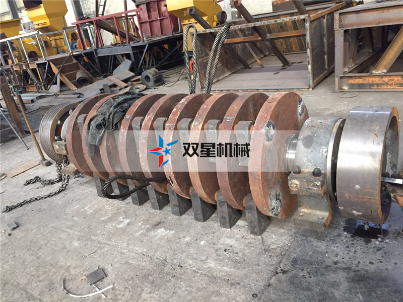 金屬粉碎機主軸錘頭結(jié)構(gòu)