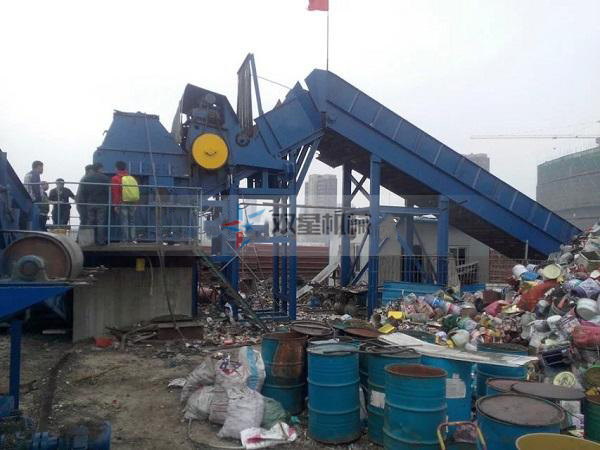 廢鐵粉碎機(jī)客戶(hù)現(xiàn)場(chǎng)