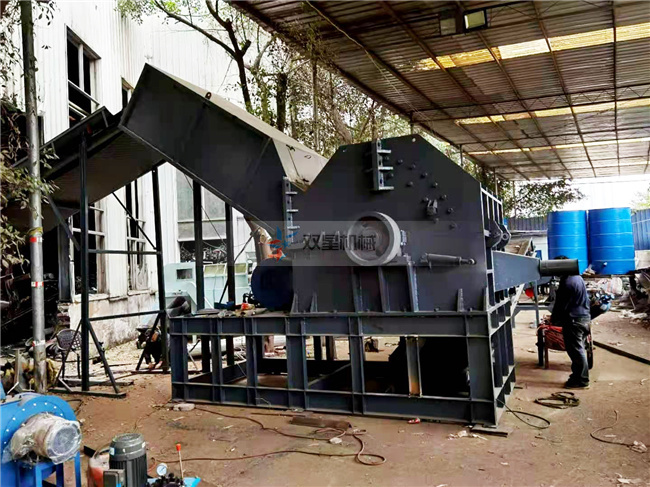 廢鋁粉碎機(jī)生產(chǎn)線上?？蛻粼O(shè)備現(xiàn)場實(shí)拍