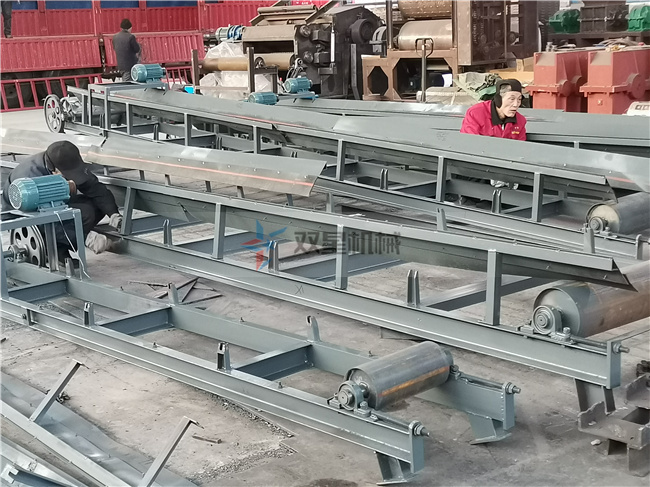 金屬破碎機配套設備<a href='http://m.greeniq-systems.com/line/602.html' target='_blank'><span>輸送帶</span></a>