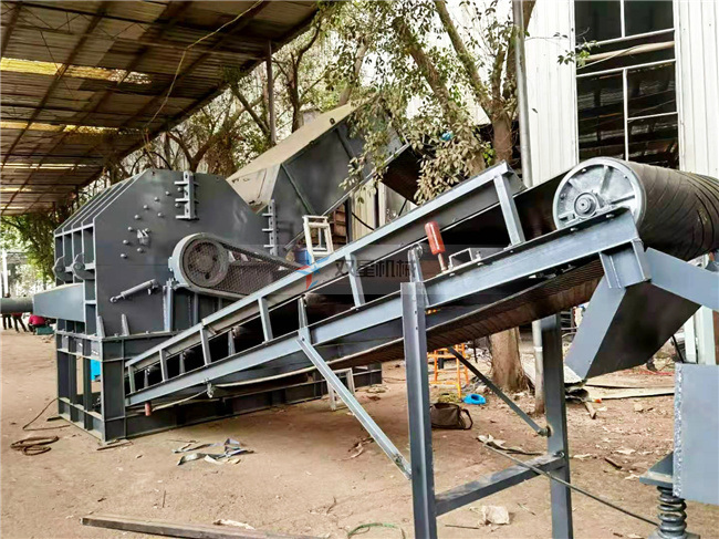 斷橋鋁粉碎機生產(chǎn)線實拍