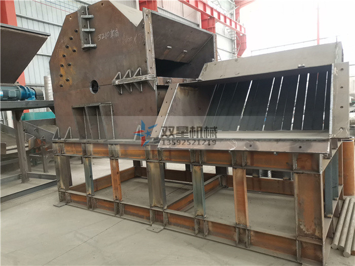斷橋鋁破碎機設備1300型發(fā)貨現場