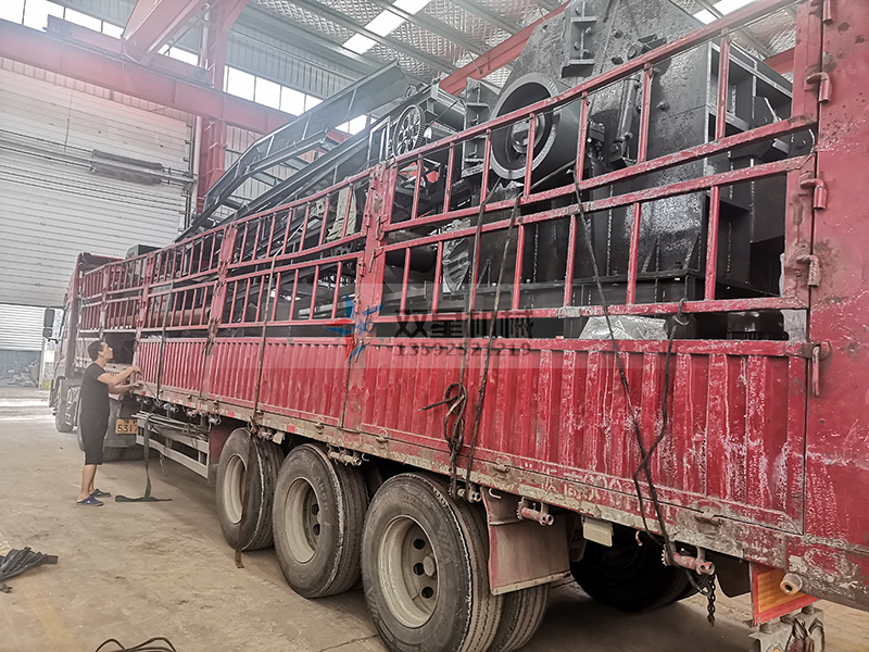 1300型鋁型材粉碎機設(shè)備發(fā)貨現(xiàn)場圖片展示