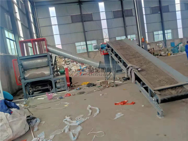 易拉罐壓扁機(jī)易拉罐壓片機(jī)客戶作業(yè)現(xiàn)場